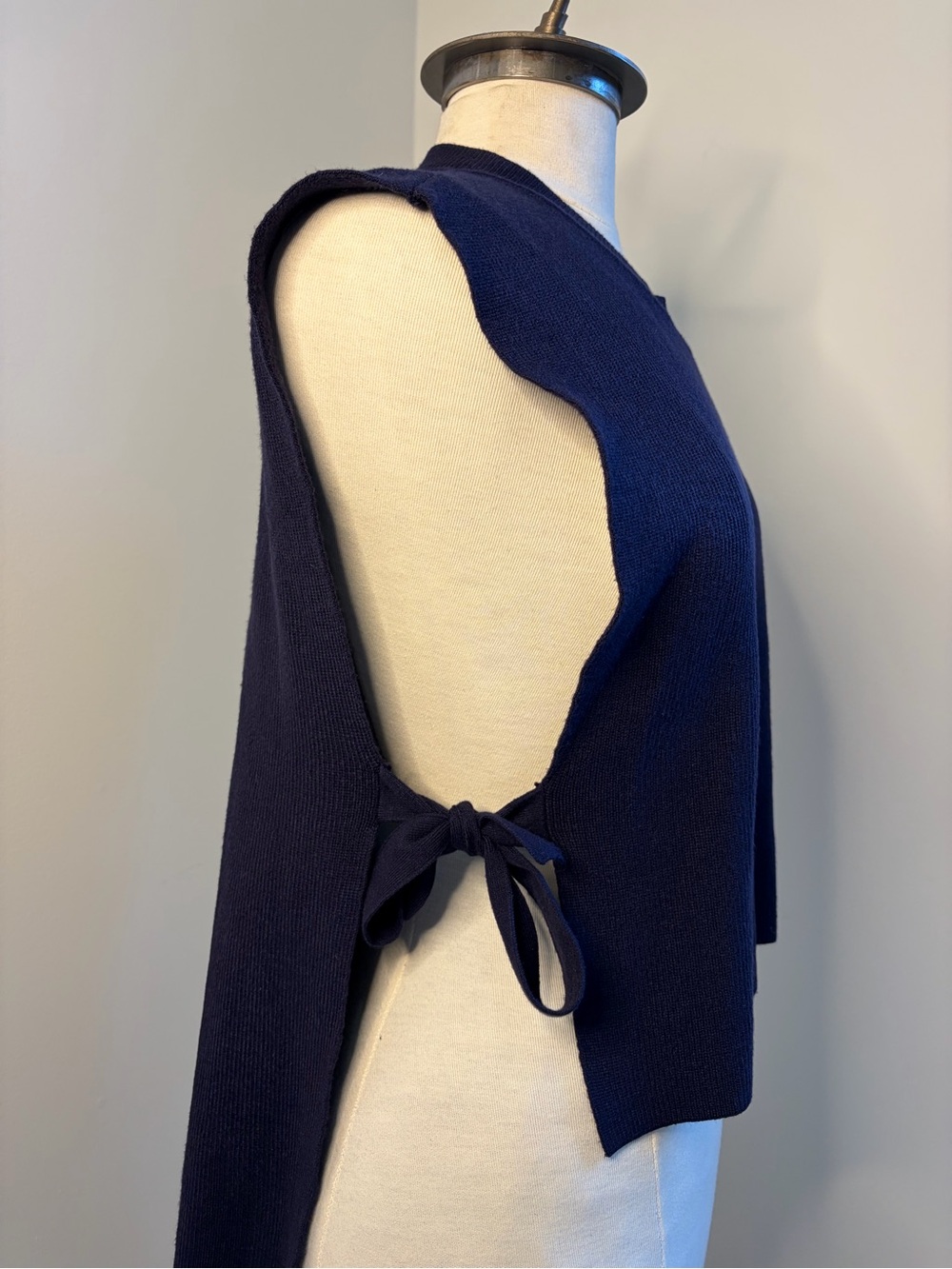 Gabby Isabella Navy Ribbed Knit Vest - Picture 5 of 8